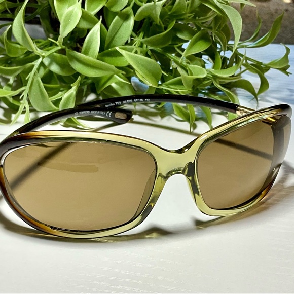 Gorgeous Pair of Tom Ford Women\'s Sunglasses main image 7